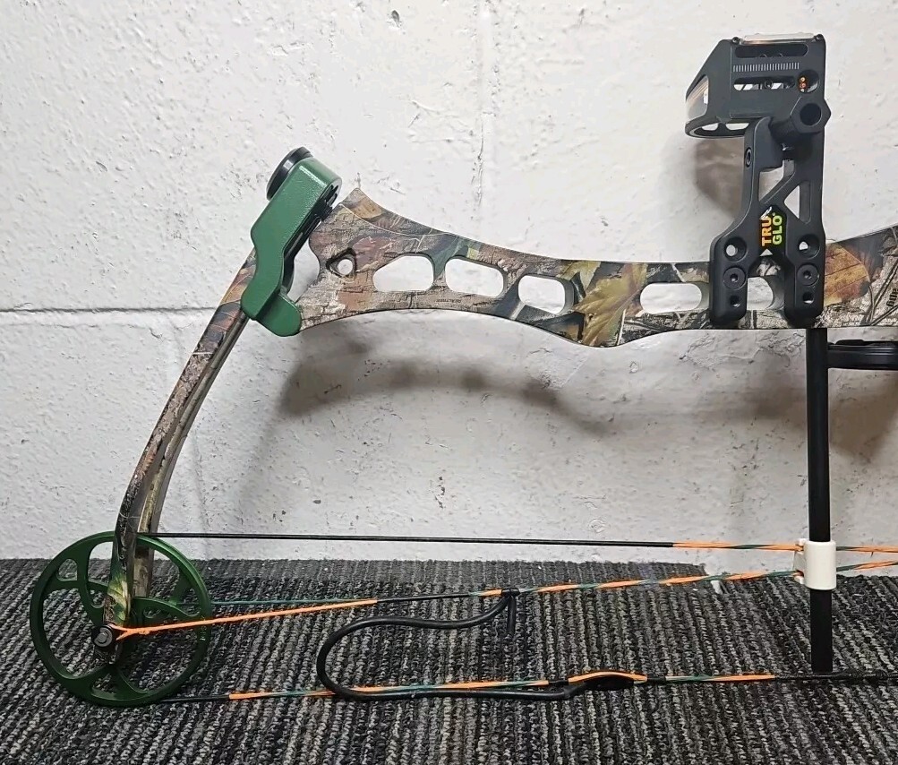 Bear Archery - Game Over - Compound Bow with Hard Case