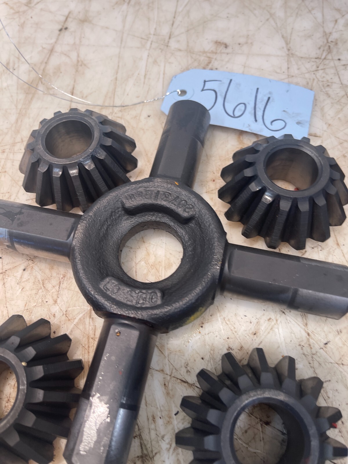 International IH 2504 Tractor Differential Spider Bevel Gears