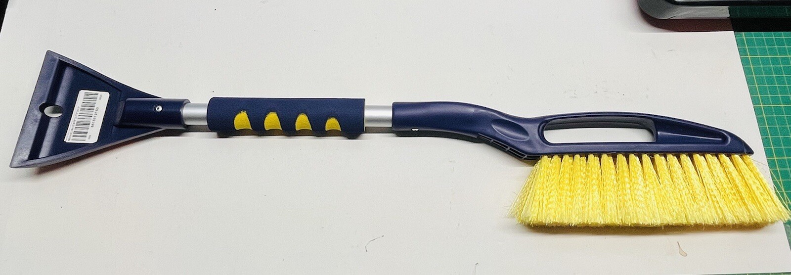 Michelin Heavy Duty Snow Brush 25 inch with brush, scraper, handle  Soft grip