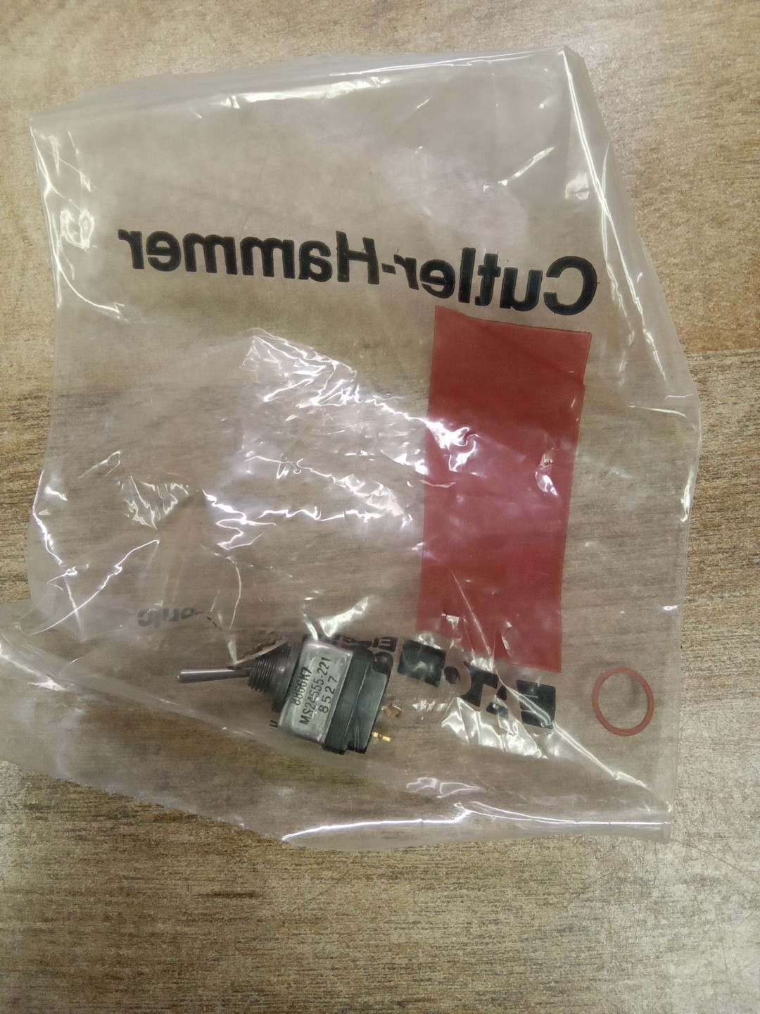 Cutler-Hammer 8866K7 MS24655-221 Toggle Switch