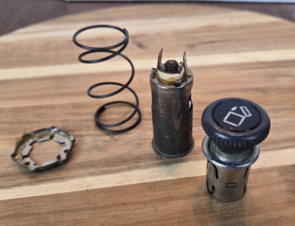 Porsche 914 1970-1976 GENUINE Cigarette Lighter INSERT and housing - complete