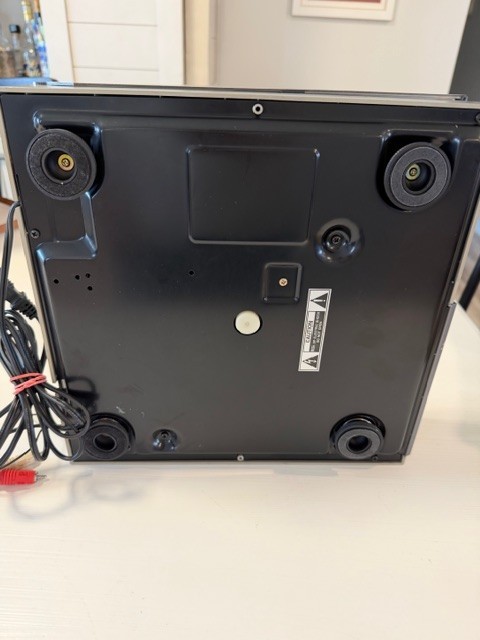 Hitachi Model HT-L55 record player 4008136D
