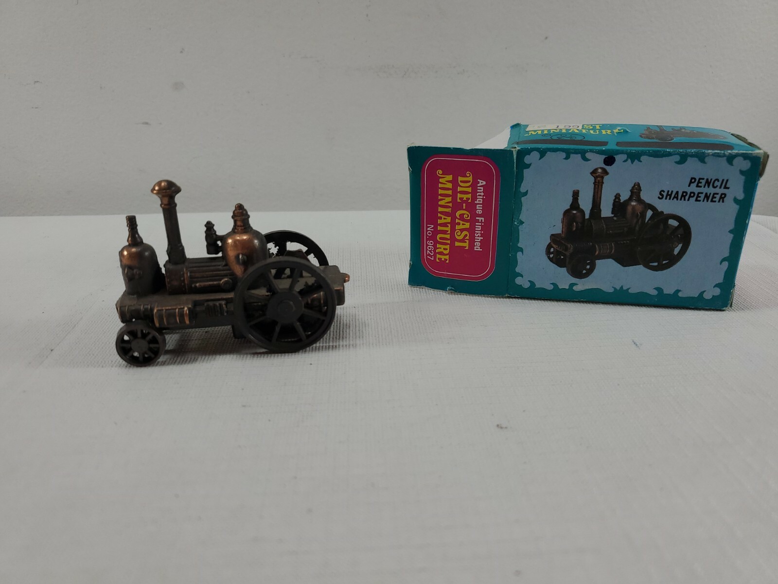 Vintage Miniature Metal Diecast Pencil Sharpener Steam Engine 9627