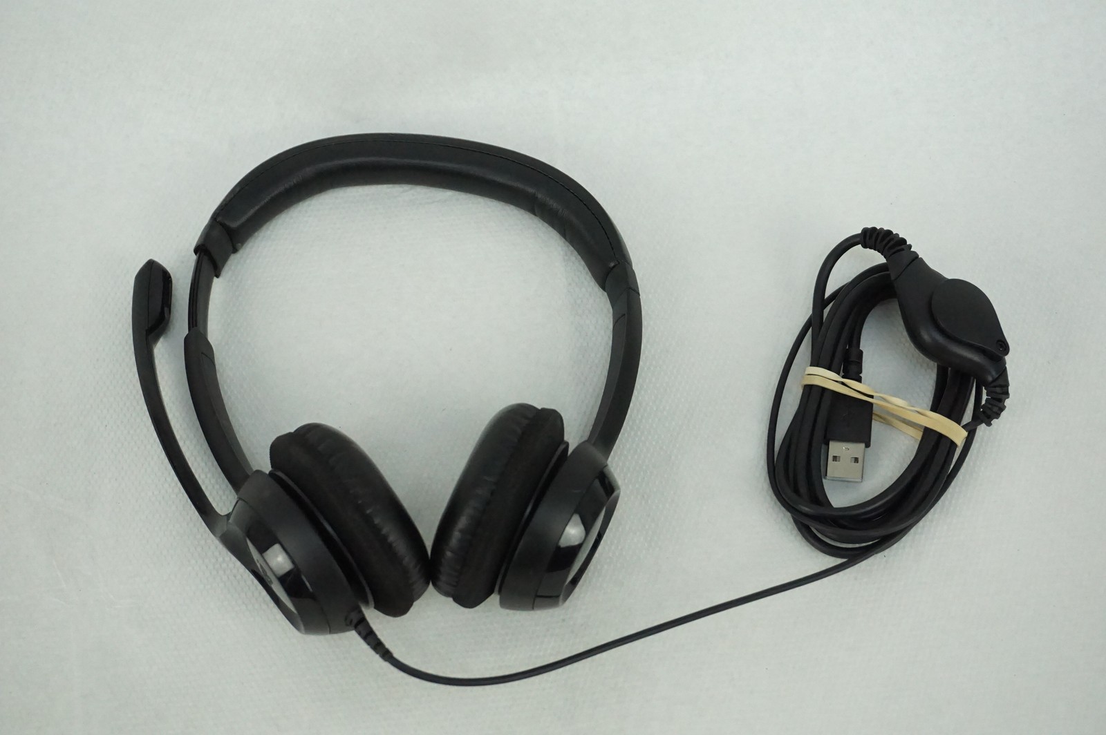 Logitech A00146 ClearChat Comfort USB Over the Ear Headset H390