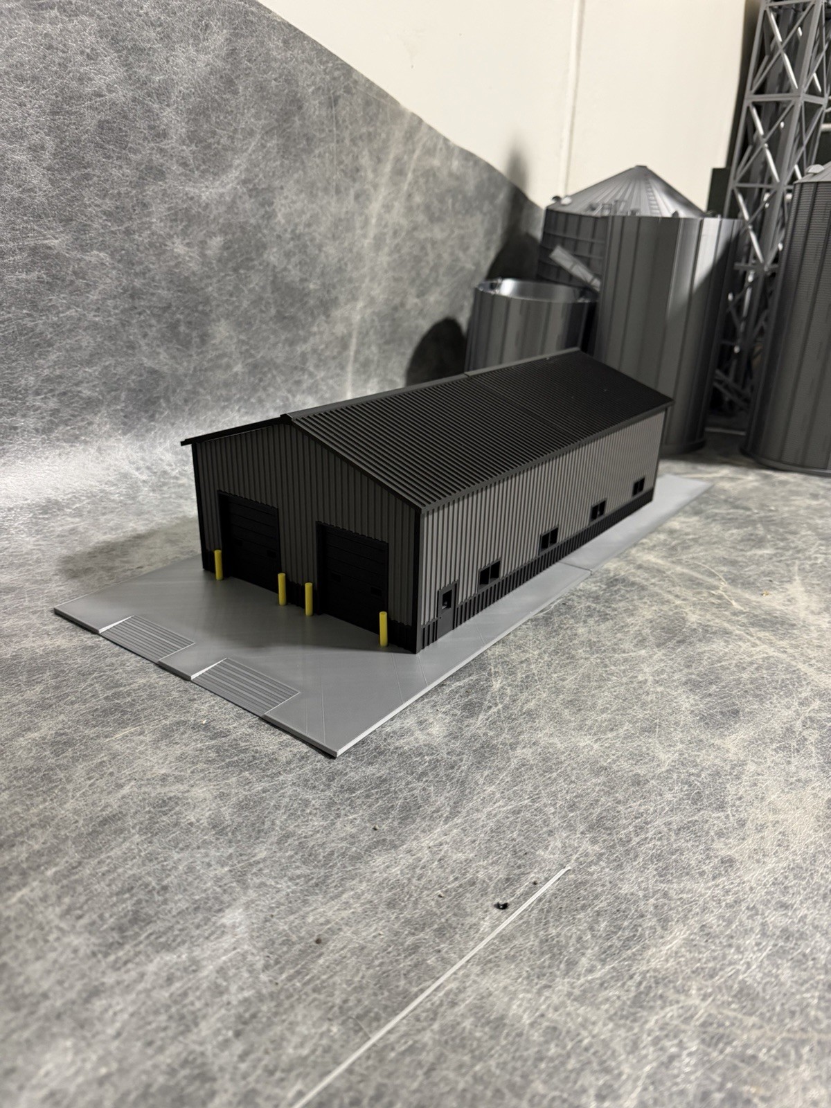 1/64 Double Grain Pit Shed