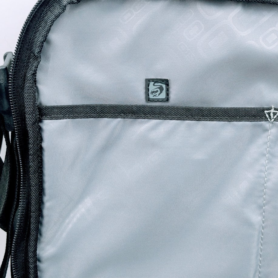 Ogio Technologio, Messenger / Laptop Bag, Two To One Shoulder Strap System, NICE