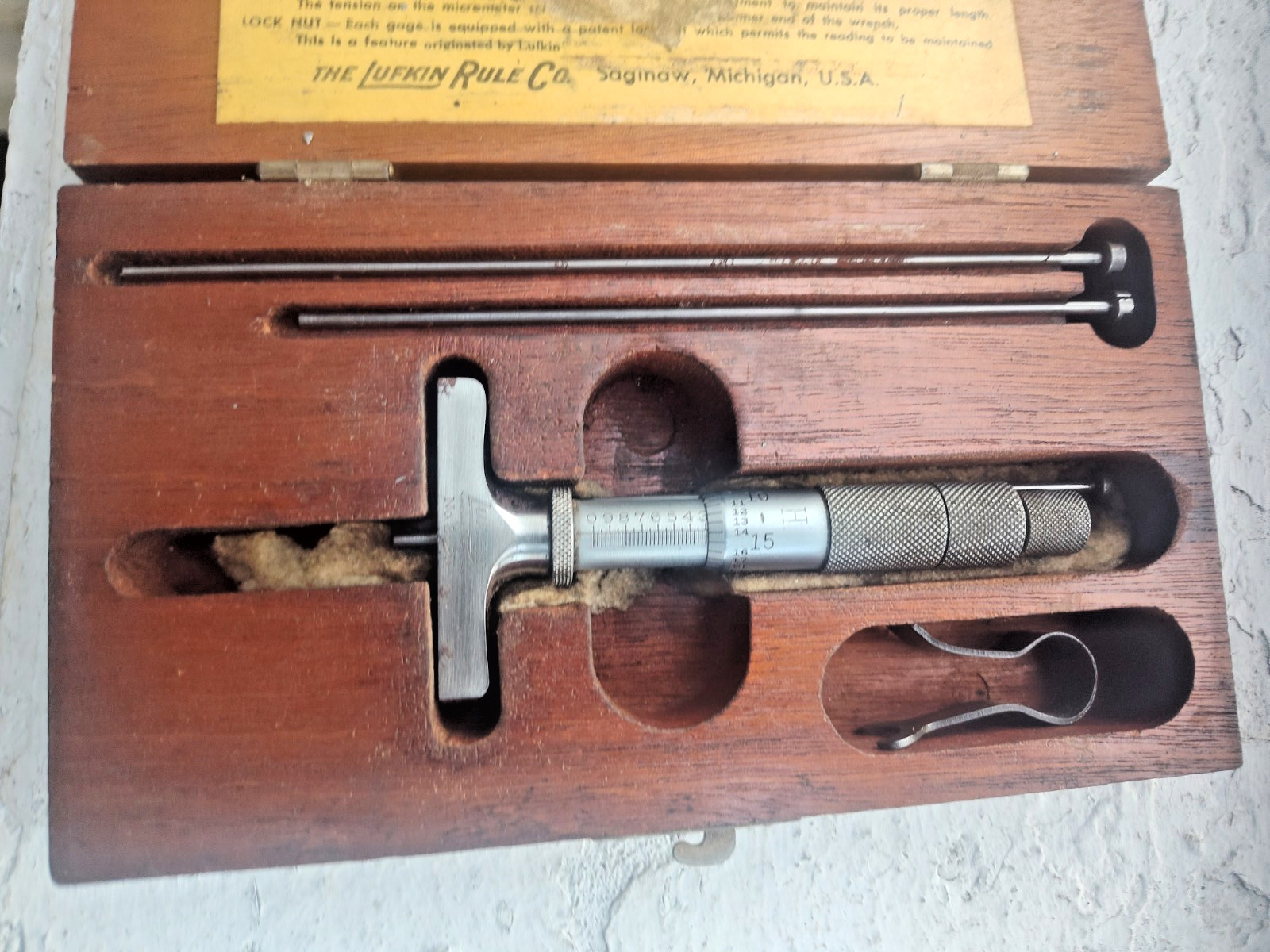 Vintage Lufkin model # 212N, 0-3" depth micrometer with box