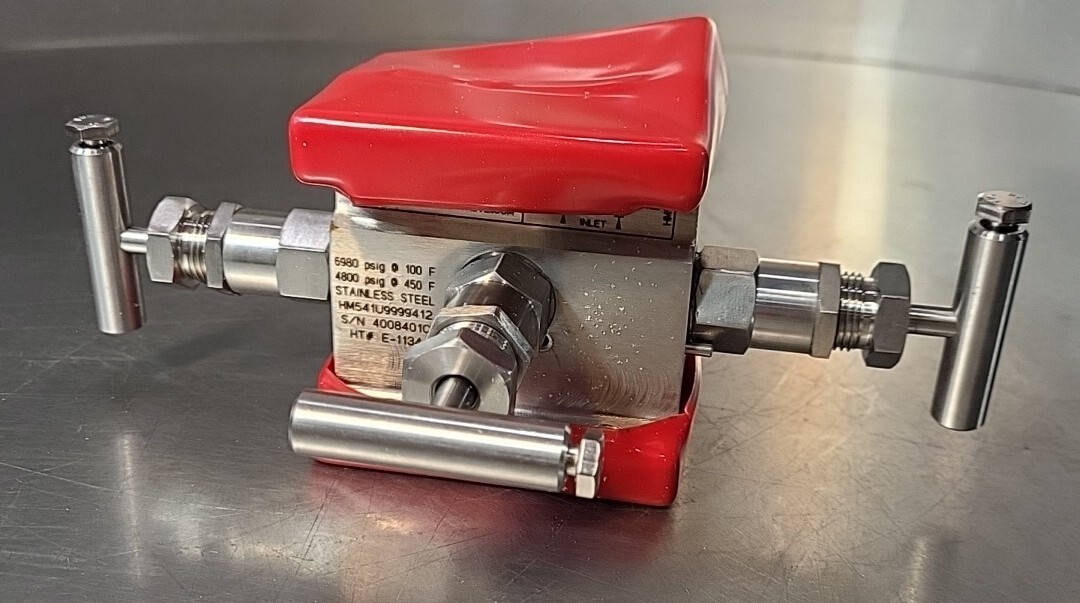 HEX VALVE HM542U9999262 Staninless Manifold       Loc6D14