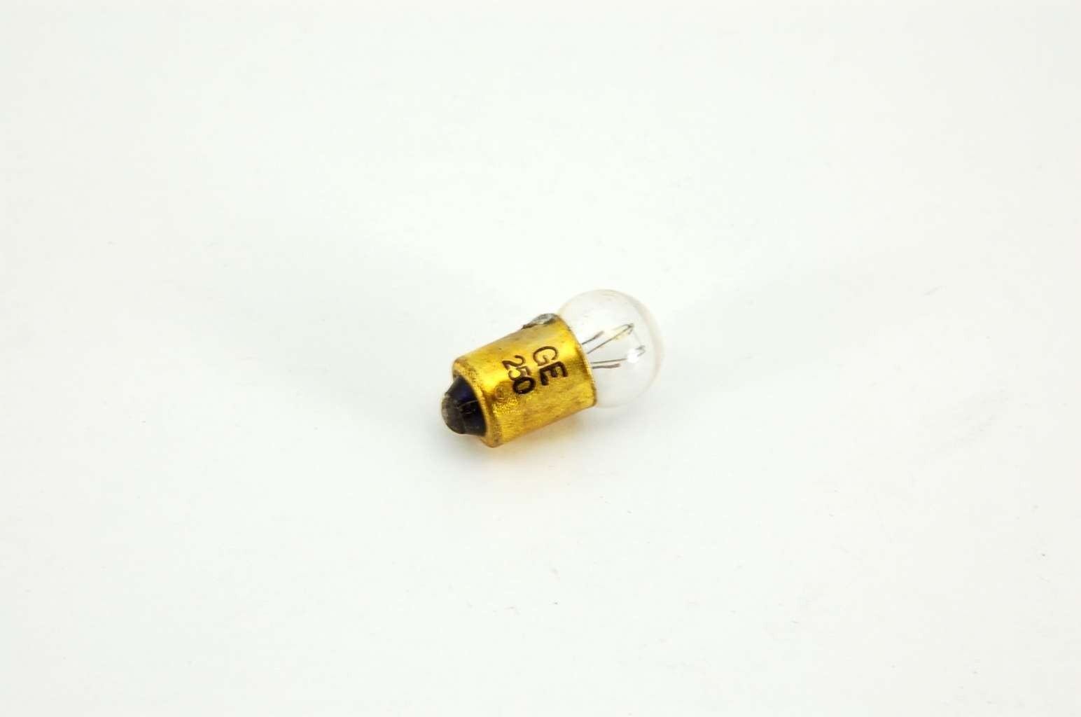 Lot of 4 - General Electric - GE250 - Miniature Bulb 14.4V  0.12A G3.5, BA9S New