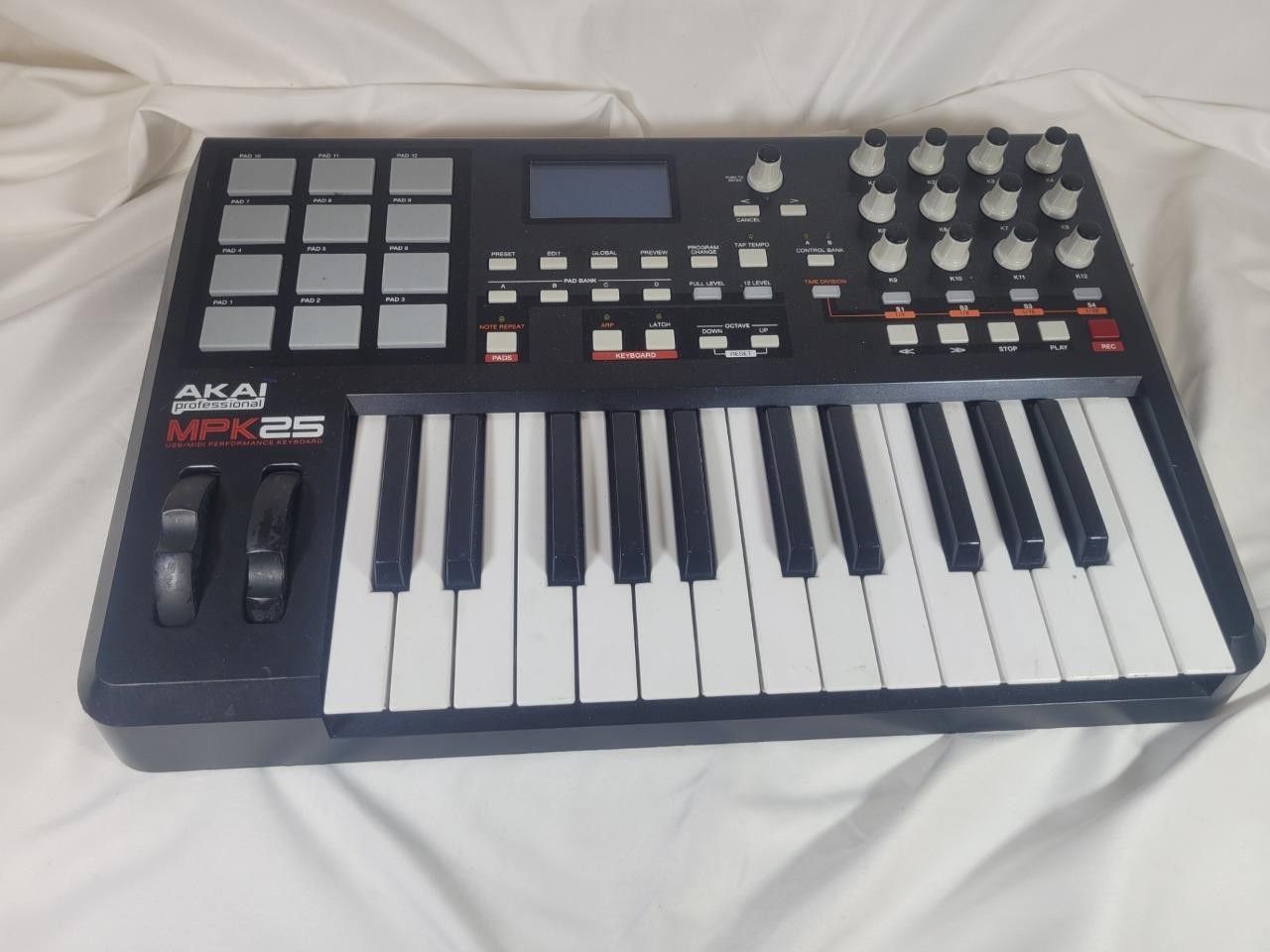 Akai MPK25 25-Key USB MIDI Keyboard Controller Untested No Power Supply