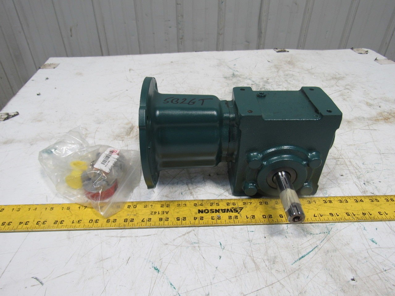 Baldor 176A15R14 15:1 Ratio 1750RPM 1.27Hp Input 117RPM Out Gear Reducer