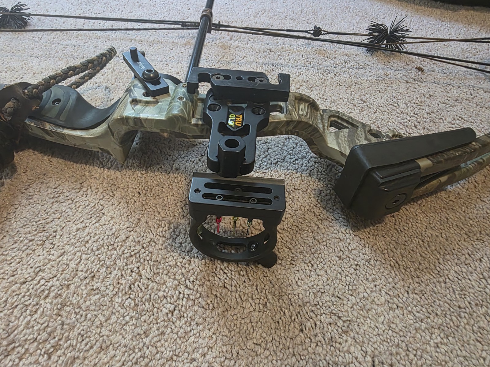 Buckmasters BTR RH Compound Bow 70lbs Pull DL 29"