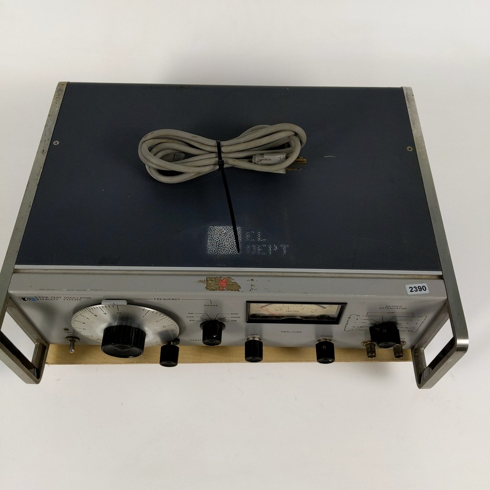 HP Hewlett Packard 651B Test Oscillator Signal Generator Powers On