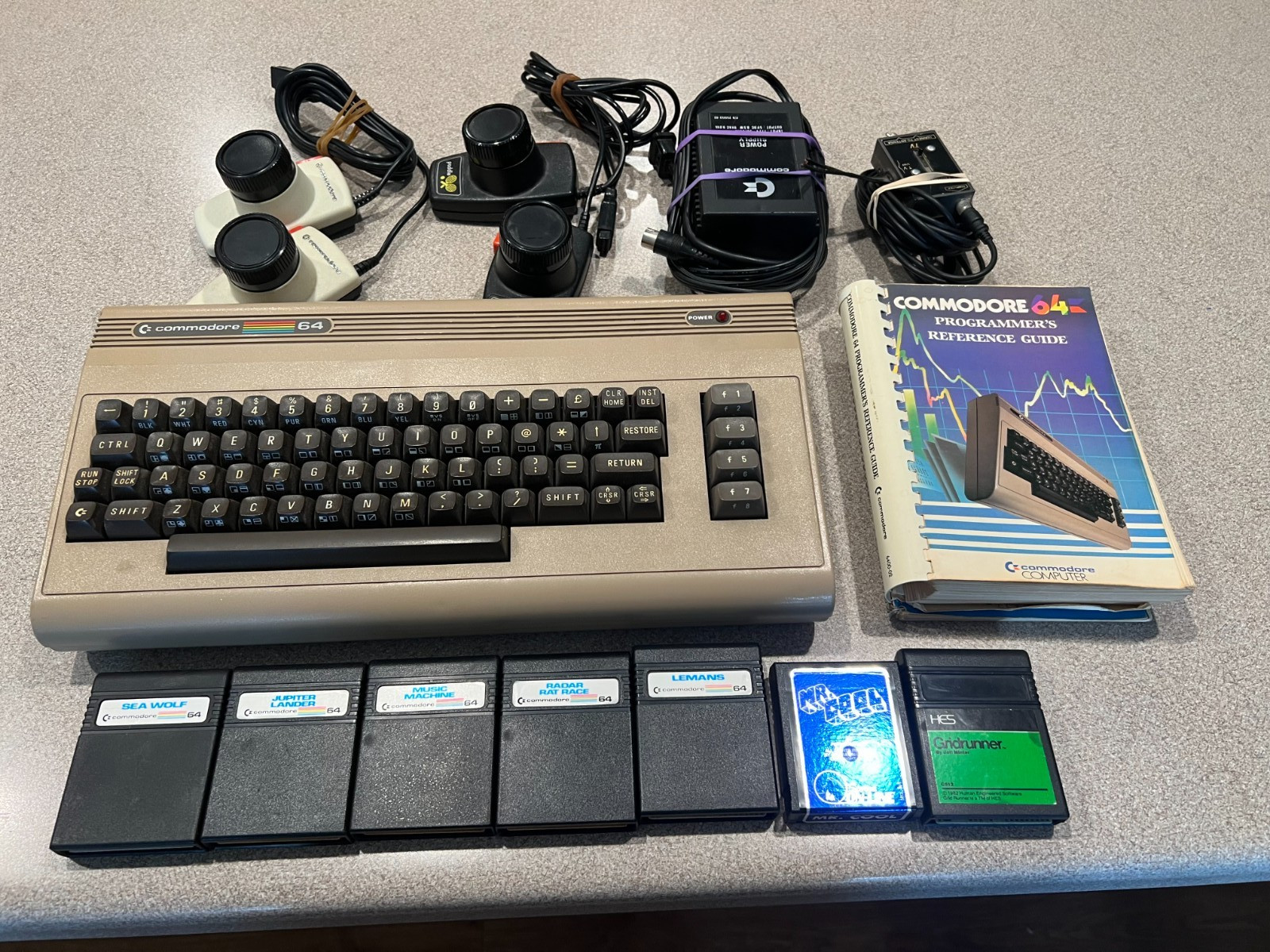 Commodore 64 Computer In Original Box w Cords and User's Guide-Fast Ship