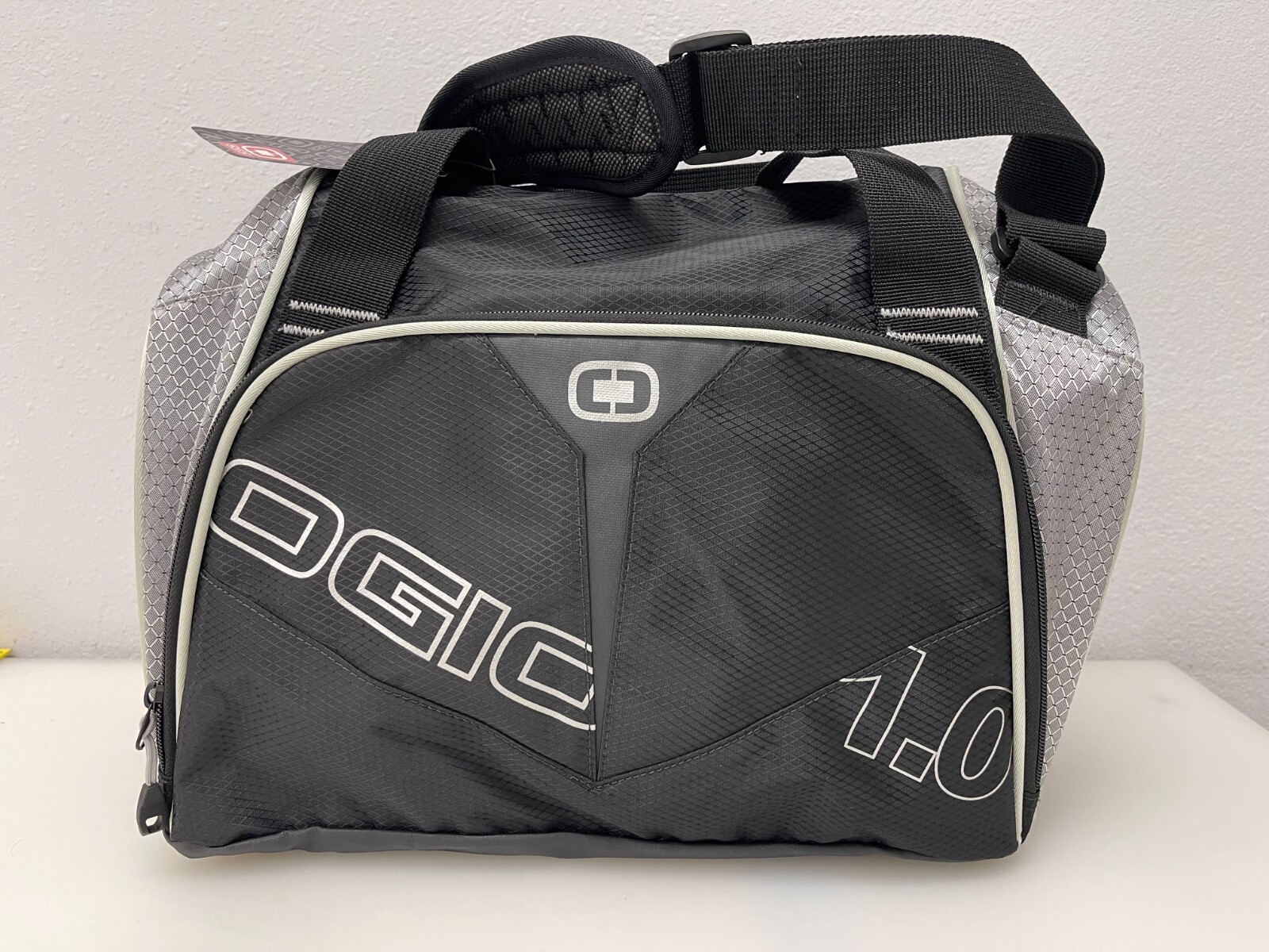 OGIO FITNESS ATHLETE ENDURANCE DUFFLE GYM GEAR BAG GOGGLES RACE RACING NEW 1.0