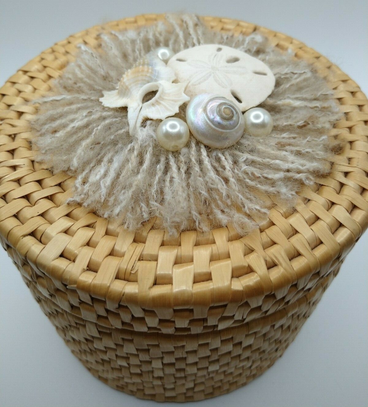 Woven Round Basket with lid and Sand dollar Periwinkle shell Beads Yarn