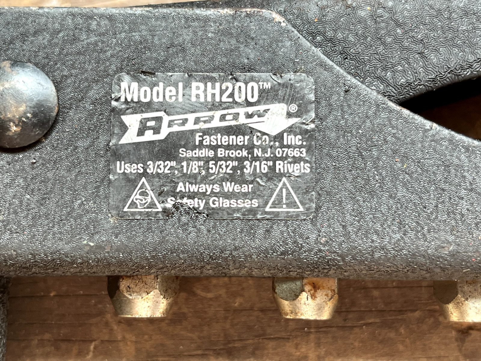 Arrow RH200 Pop Rivet Gun Uses 3/32 1/8 5/32 3/16 Rivets