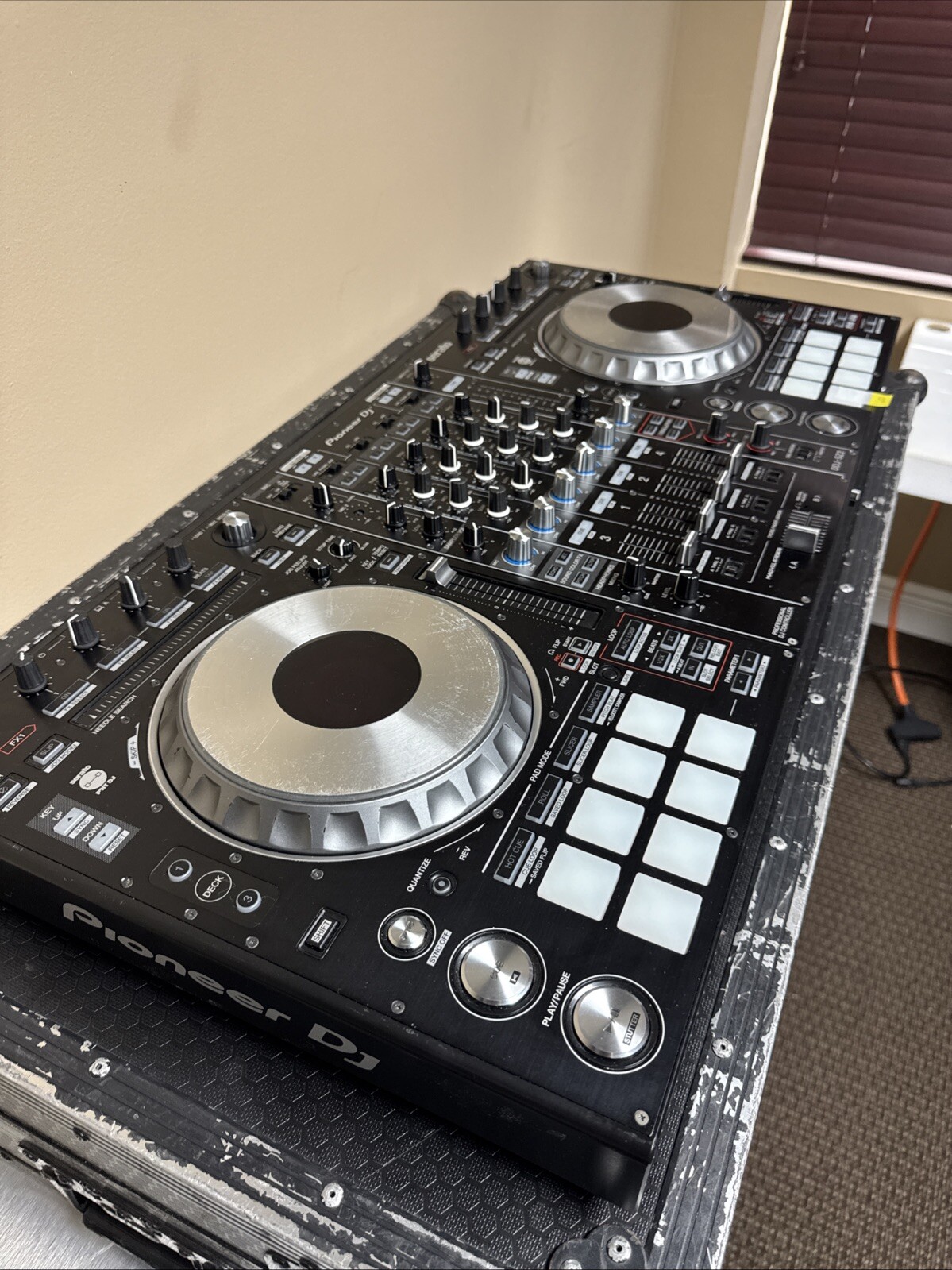 Serato dj controller DDJ- SZ2
