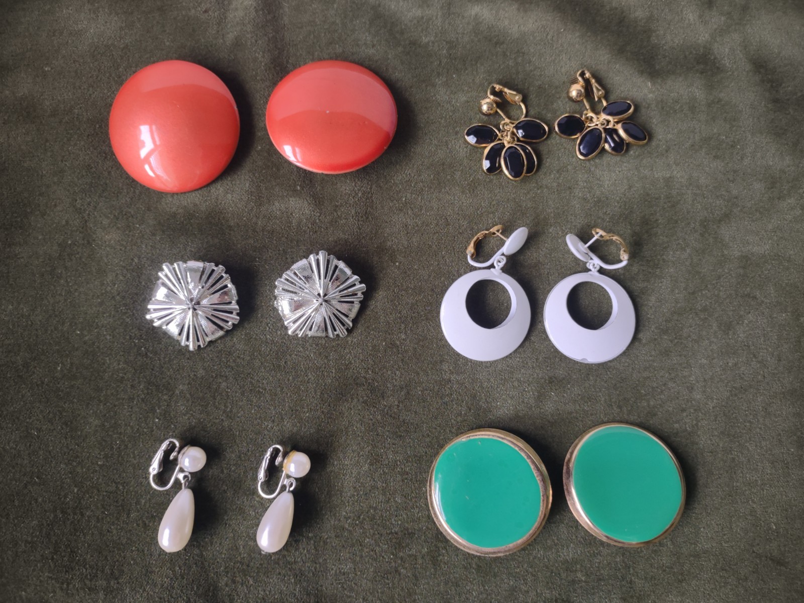 6 RETRO Y2K PAIRS CLIP EARRINGS