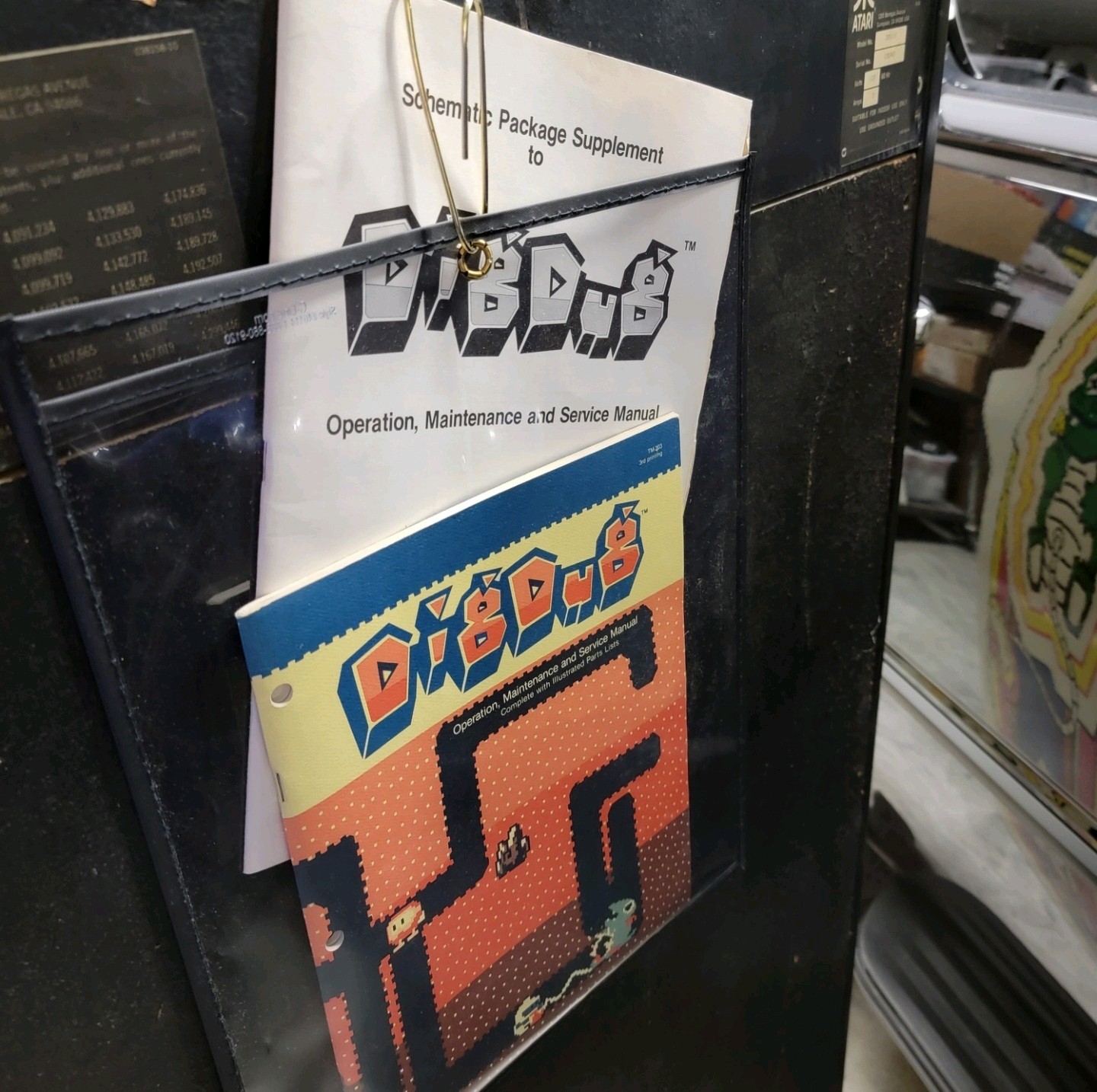 WORKING ORIGINAL - DIG DUG CLASSIC ARCADE GAME STAND UP MACHINE by ATARI 1980's