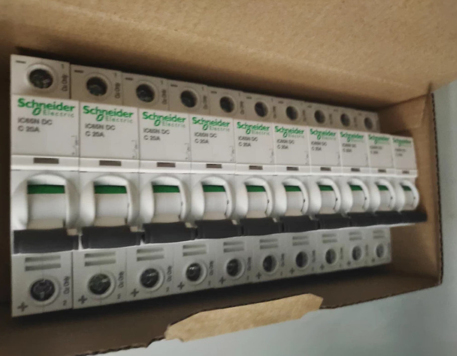 1PC NEW Schneider Miniature circuit breaker A9N18120 iC65N DC 1P C20A #YY
