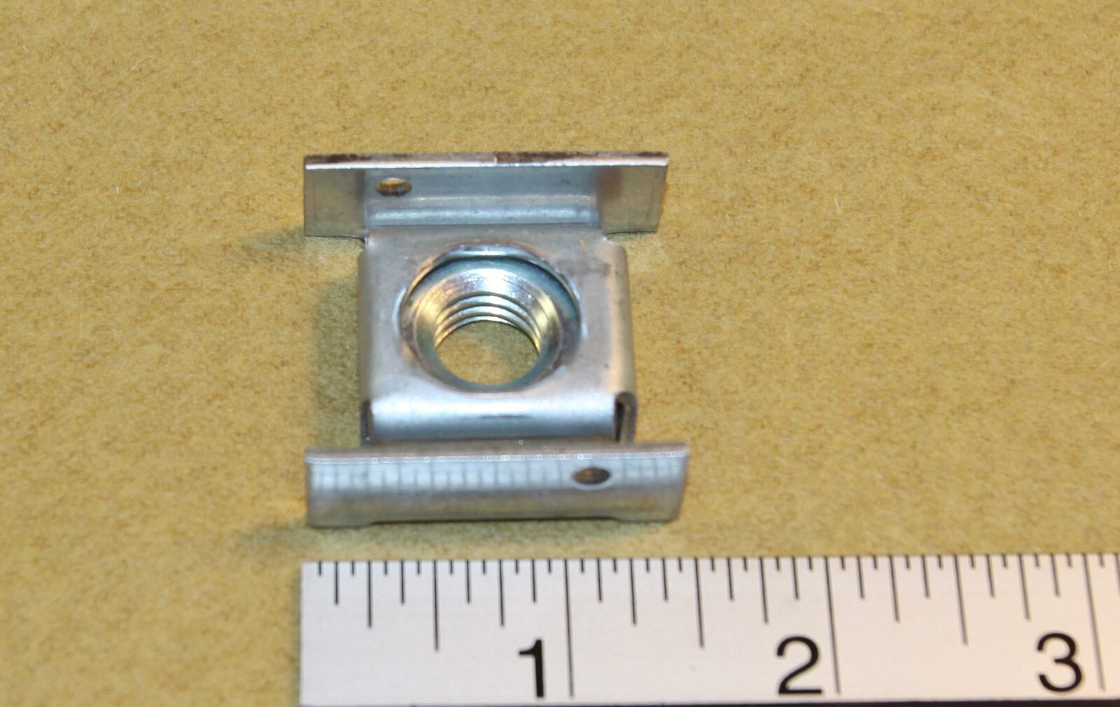 Dixie Narco model 368, 440, 501 floating door locking nut & cage - New