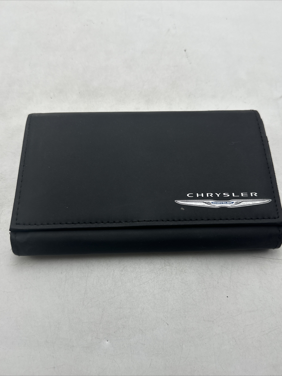 2016 Chrysler 200 user guide