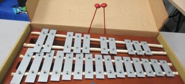 Schoenhut metallophone/xylophone vintage