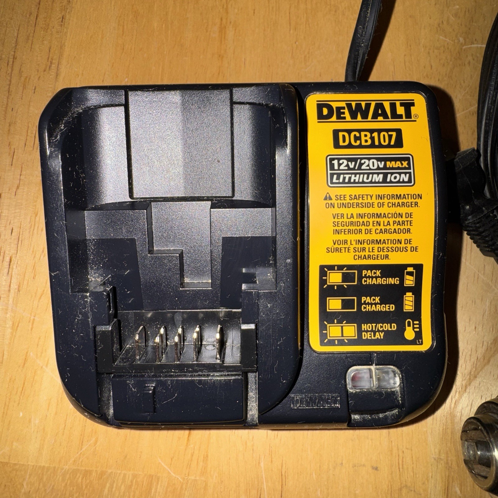 DEWALT DCD771 20V Cordless Drill/Driver w/ 2 batteries