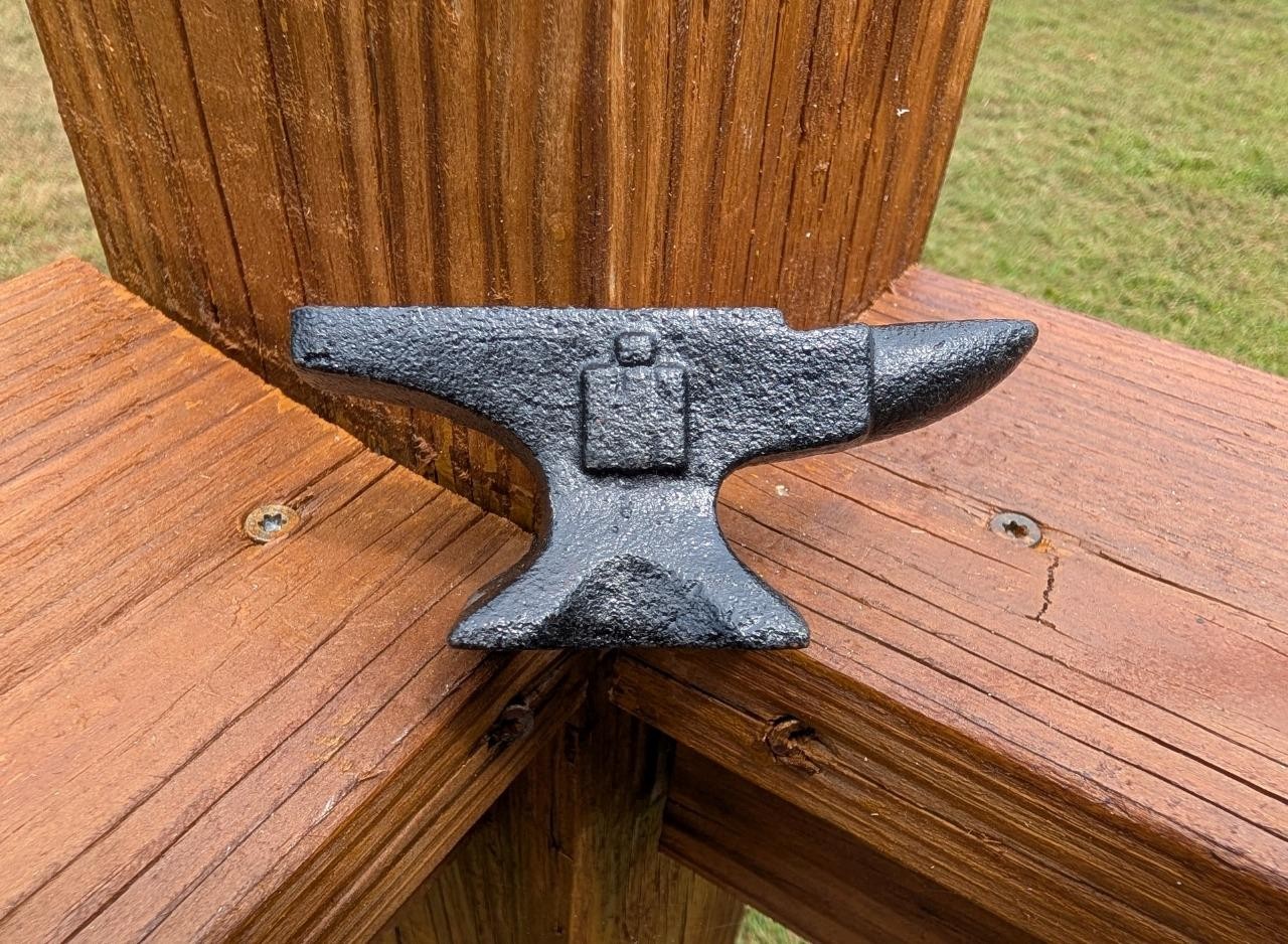 MINI CAST IRON IH INTERNATIONAL HARVESTER BLACKSMITH TOOL ANVIL ADVERTISING