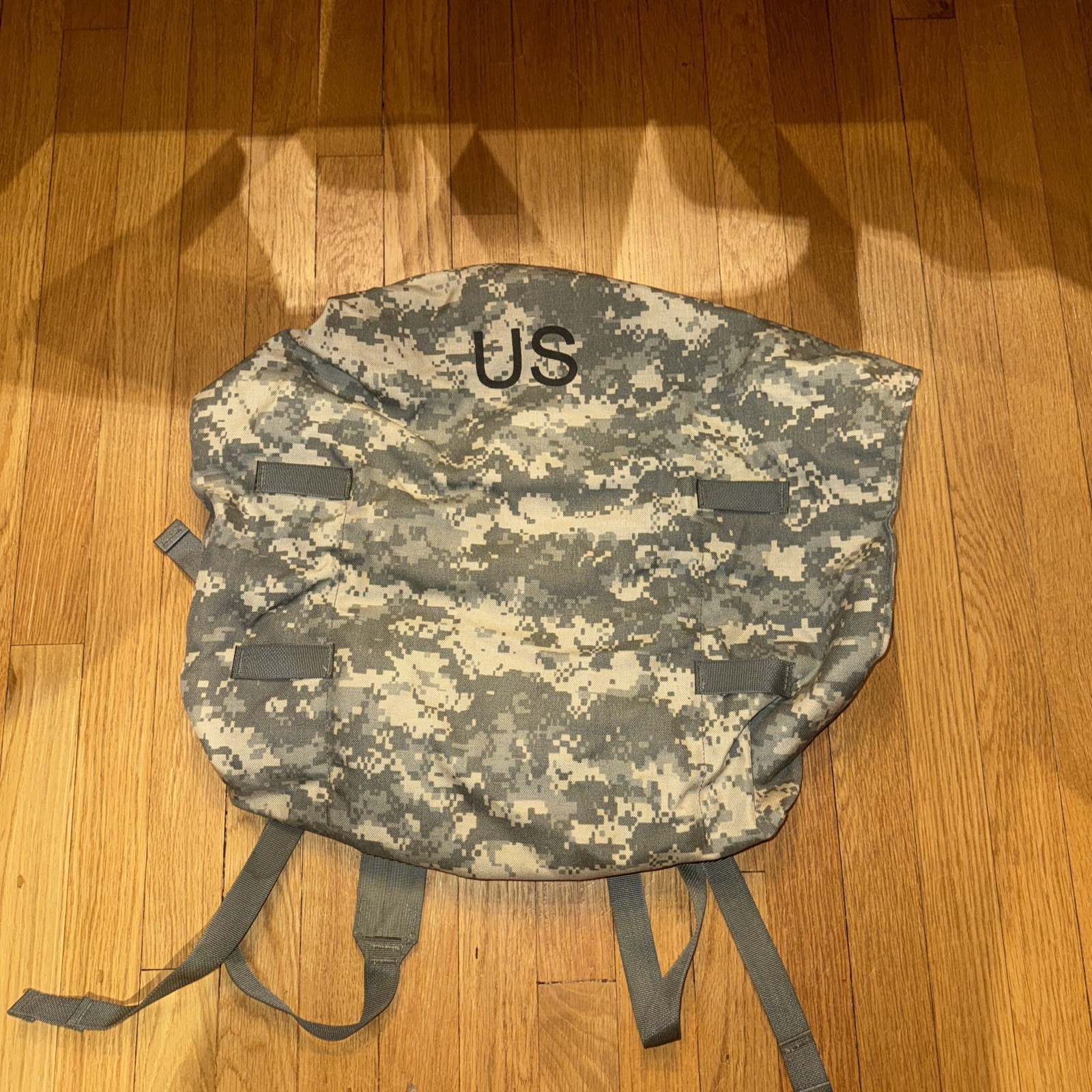US Army UCP Camouflage JSLIST Chemical Suit Bag Multi Pocket Duffel Great Shape