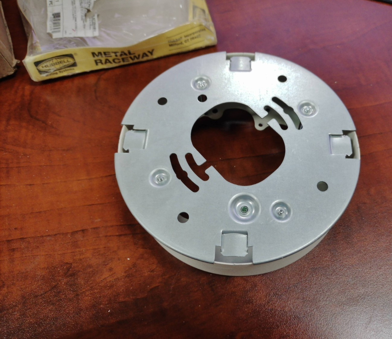 HBL5739AABIV HUBBELL FIXTURE BOX