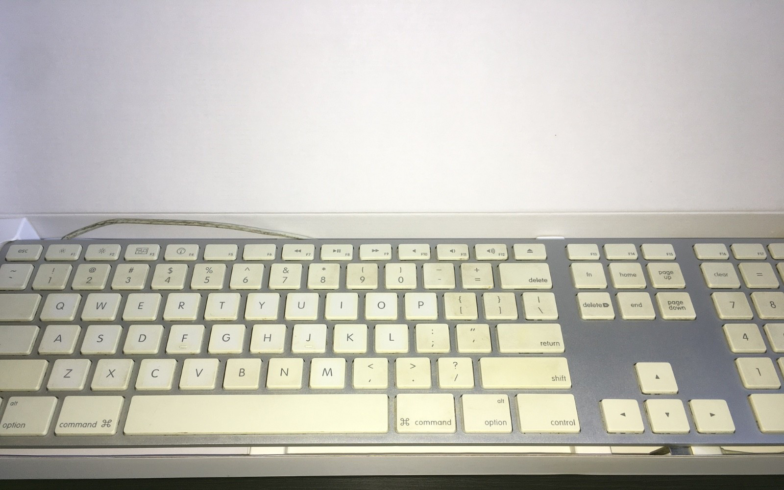 Apple White Aluminum USB Wired Keyboard A1243 / used / tested