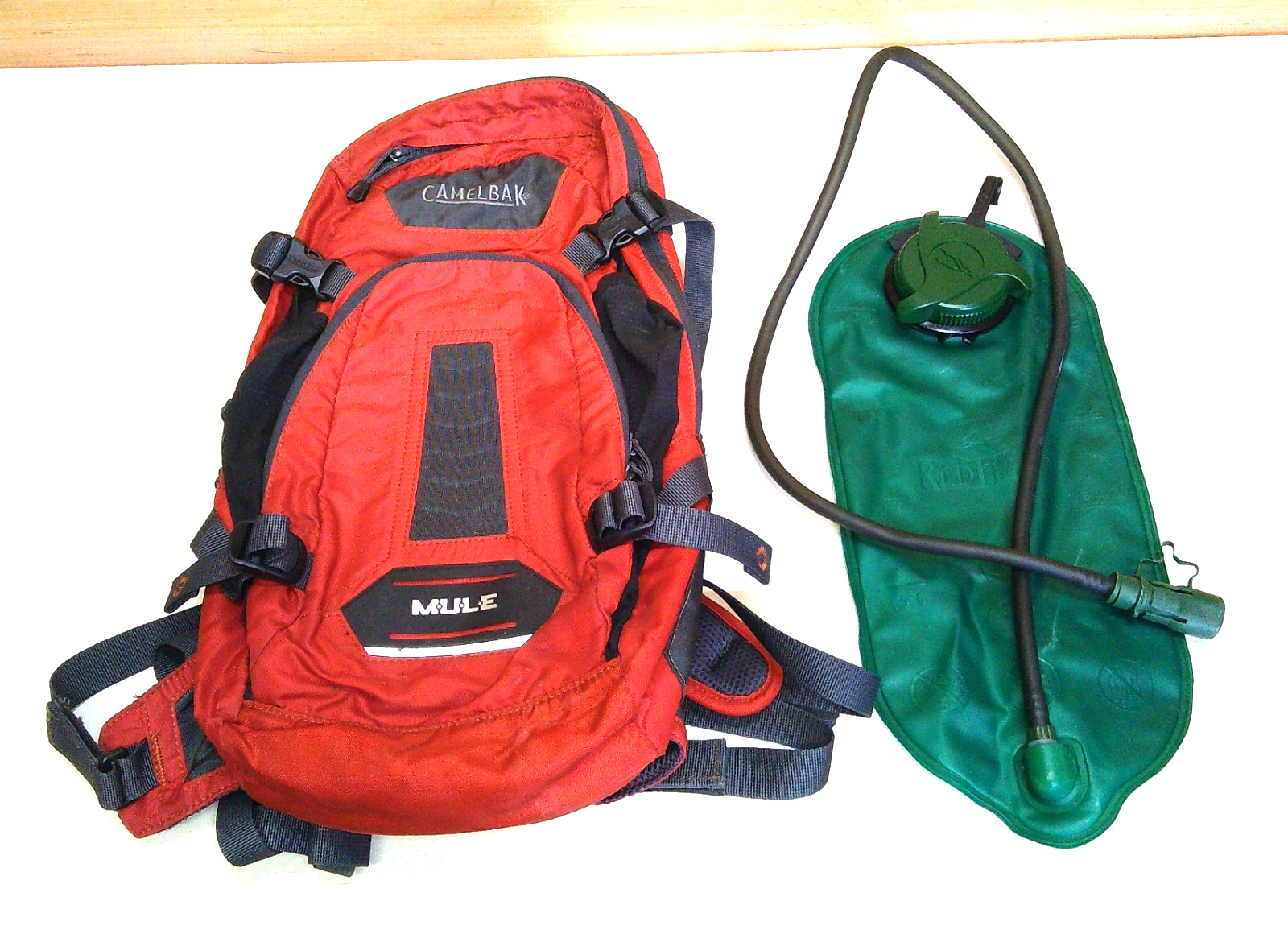 Camelbak M.U.L.E. Red Hydration System Carrier Back Pack with 64oz 2L Reservoir