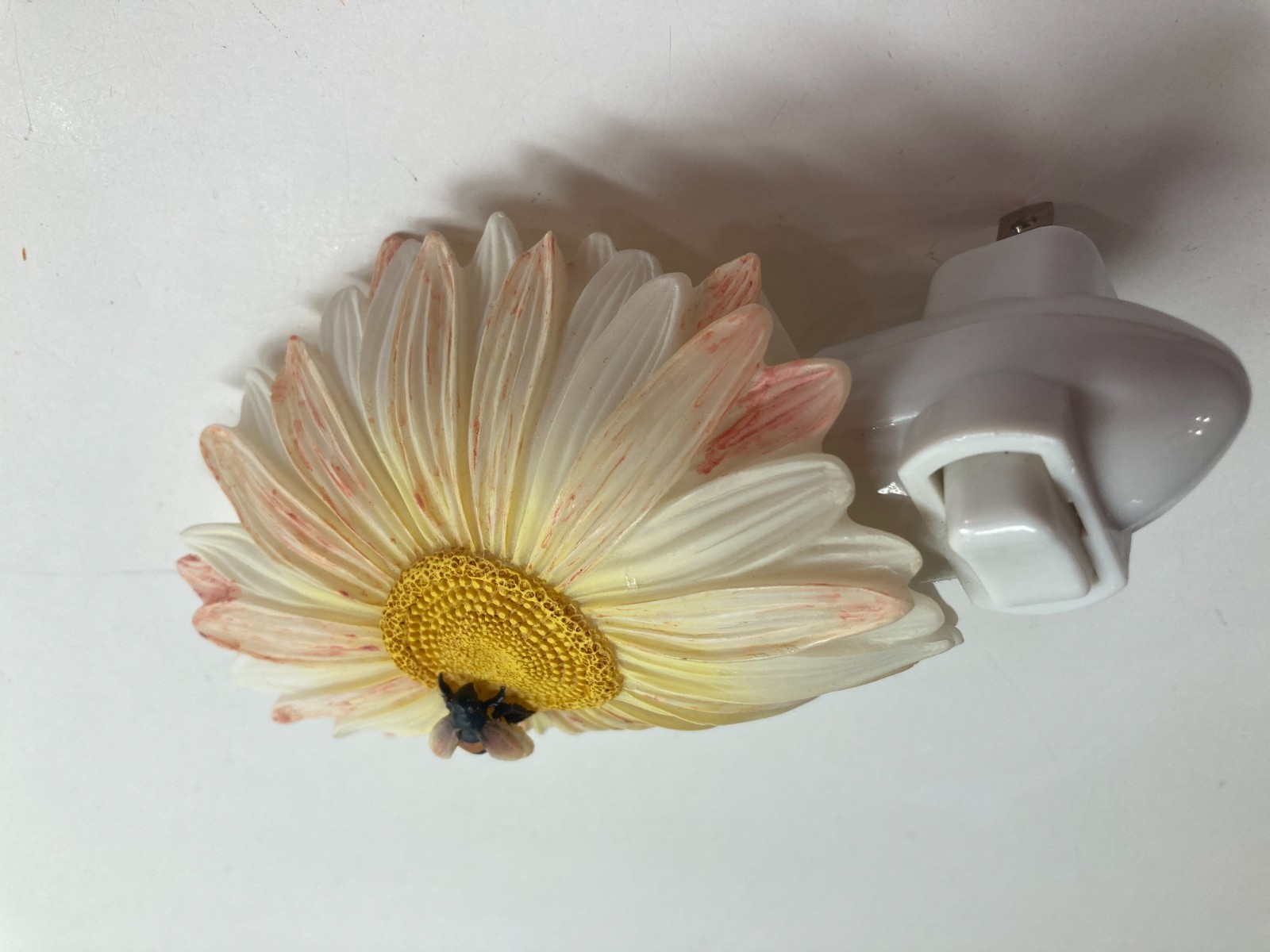 Flower and bumblebee night light plug in bee
