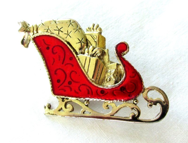 DANECRAFT VTG RED ENAMEL CHRISTMAS SLED W/ PRESENTS  BROOCH PIN