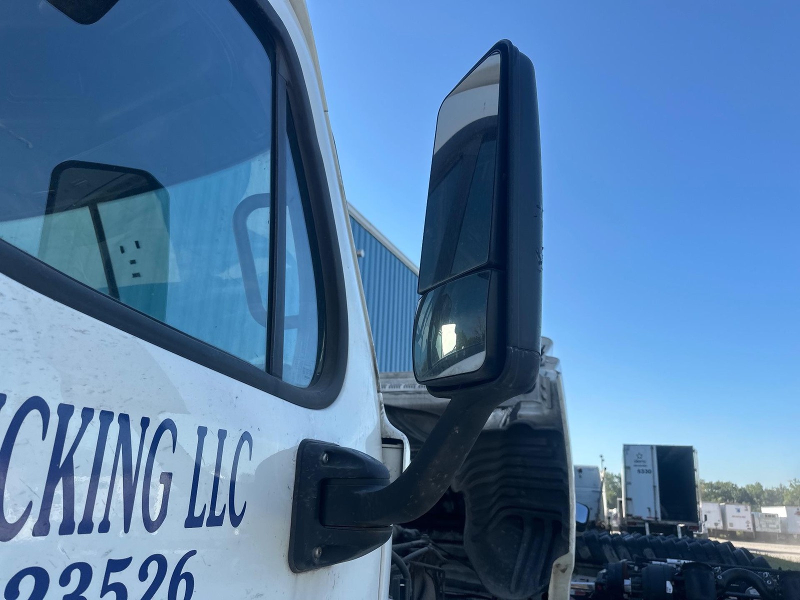 2008-2020 Freightliner CASCADIA POLY Right/Passenger Door Mirror - Used