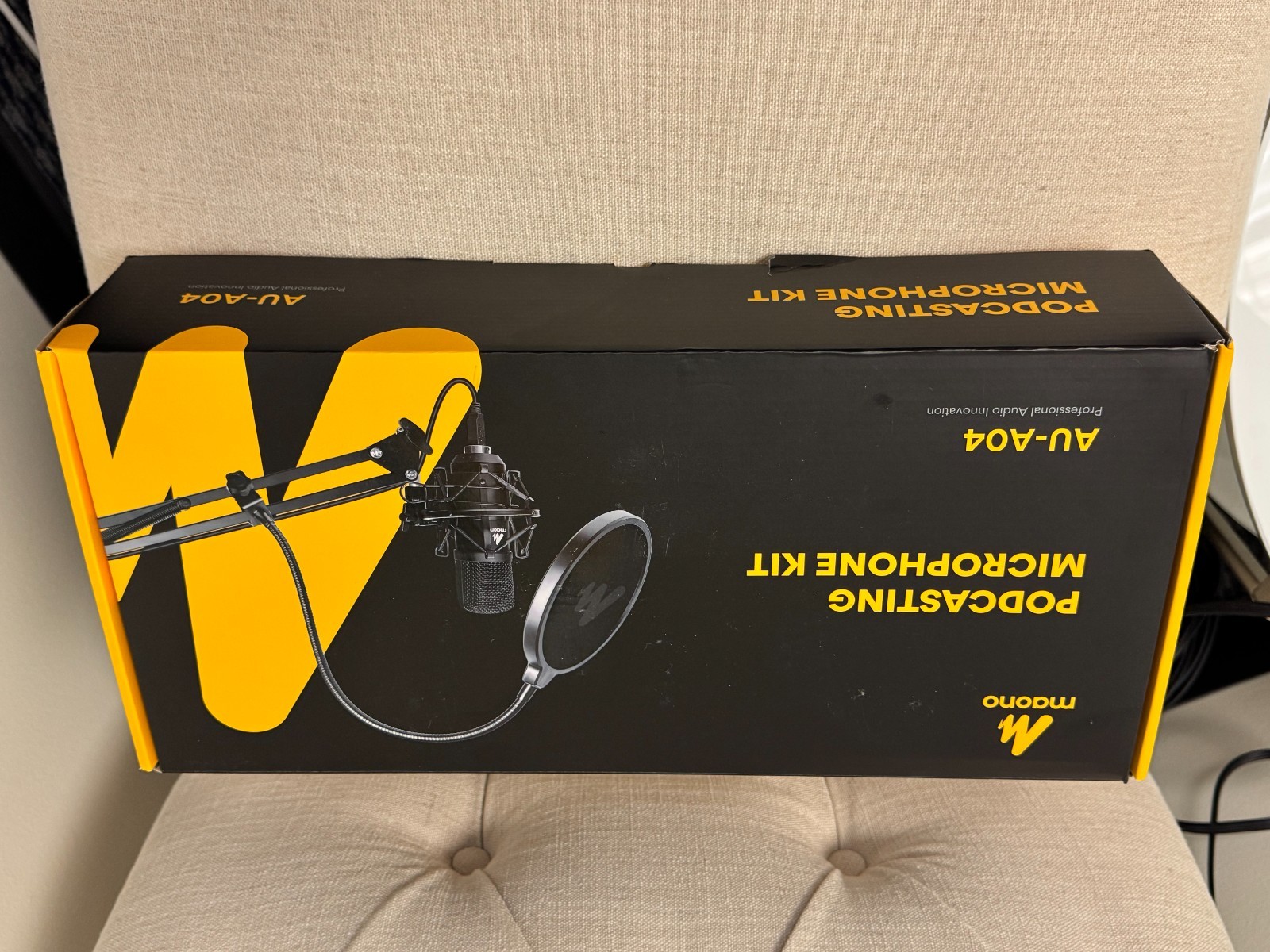 MAONO AU-A04 USB Microphone with AU-MH601 Studio Monitor Headphones Bundle
