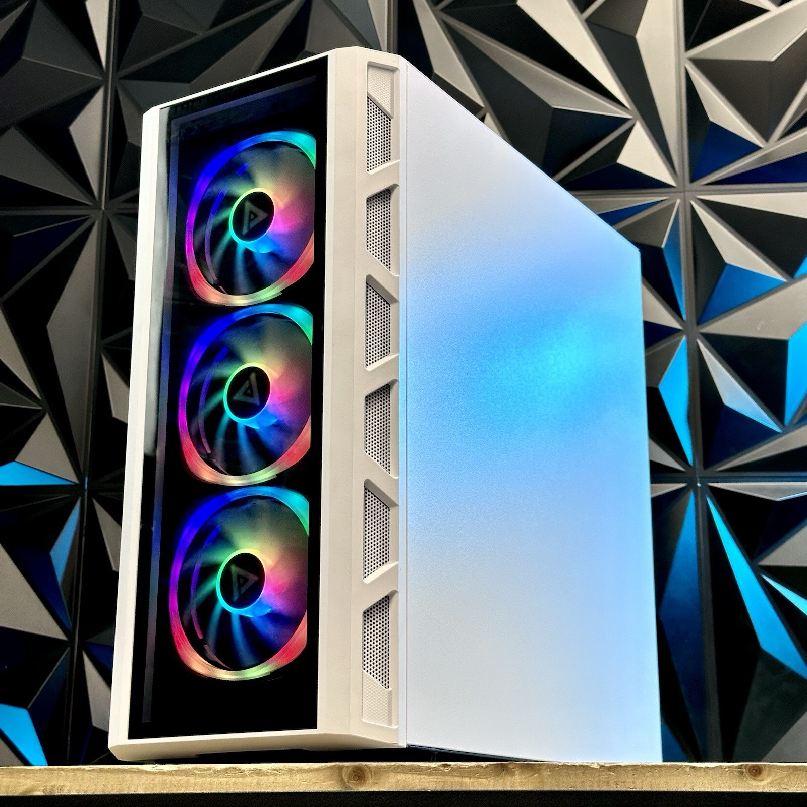 Ryzen 7 32 GB RAM, 2TB SSD Gaming Computer Desktop PC Nvidia RTX 5060