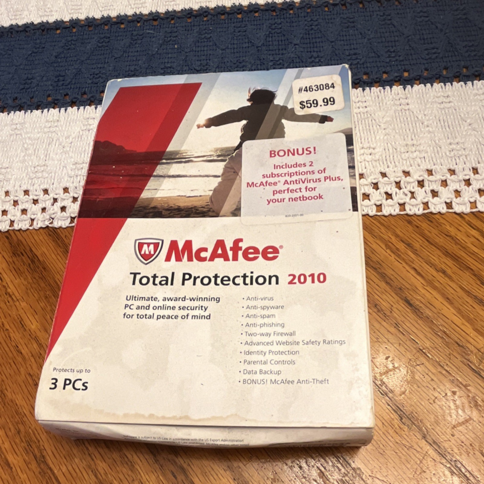 McAfee Total Protection 2010 CD for Windows 7, 3 PCs Antivirus/Firewall/Spyware