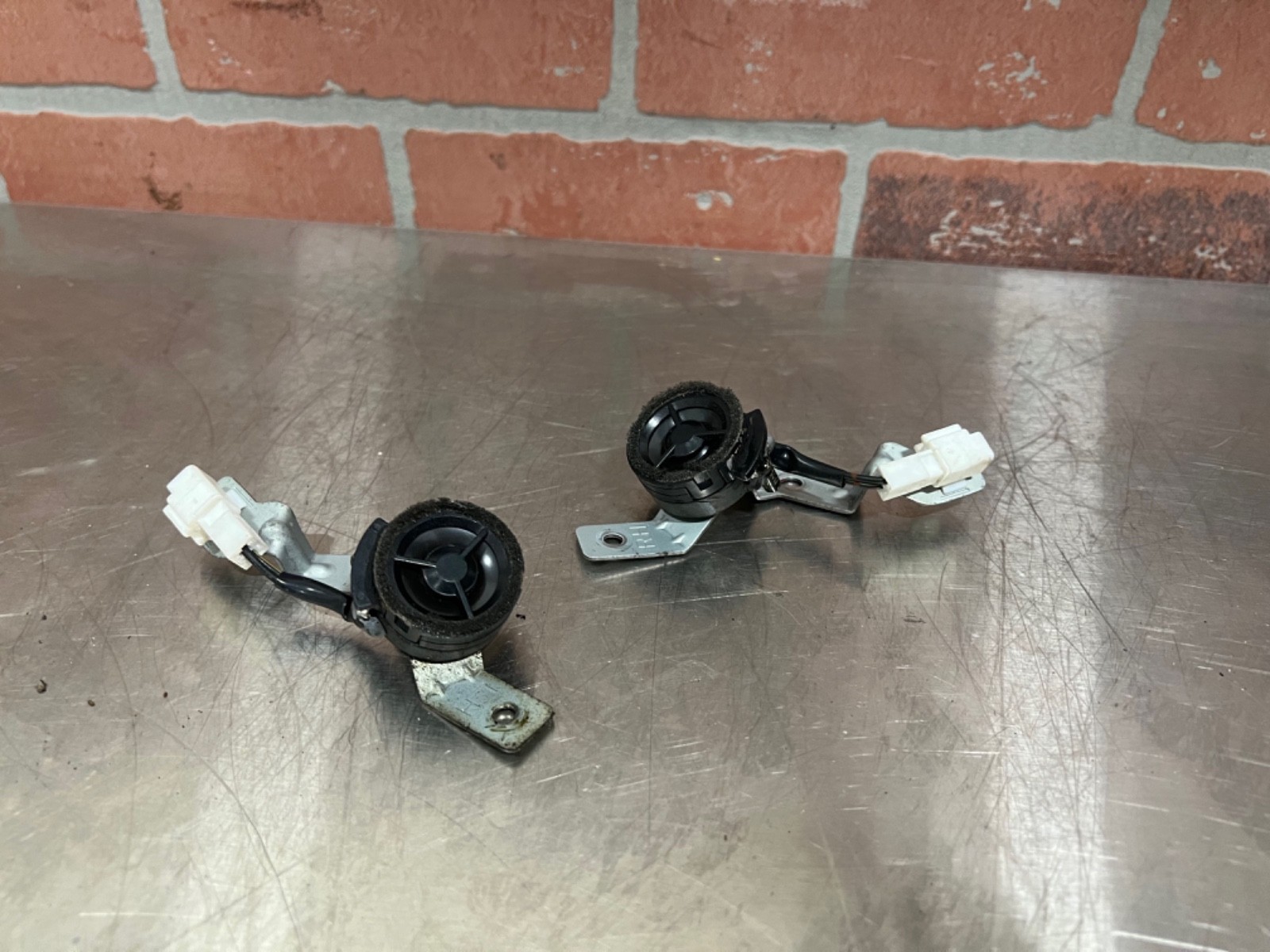 03-06 Mitsubishi EVO 8 OEM Stereo Tweeters MR522150