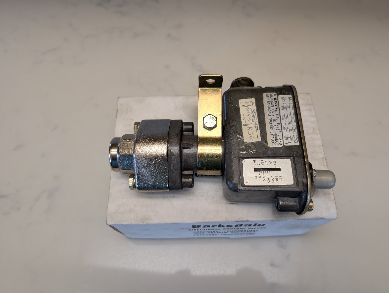 Barksdale C9612-3 Pressure Switch 250-3000PSI 1/4 In NPT - Used