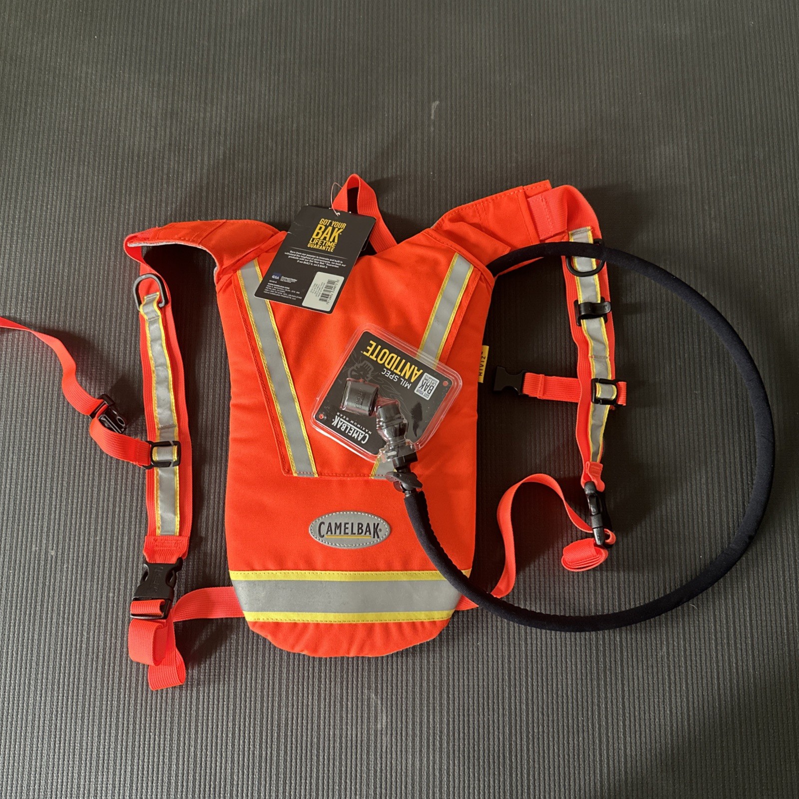 Camelback HIVIS Hydration Pack 2L New With Tags Complete Orange / Reflective