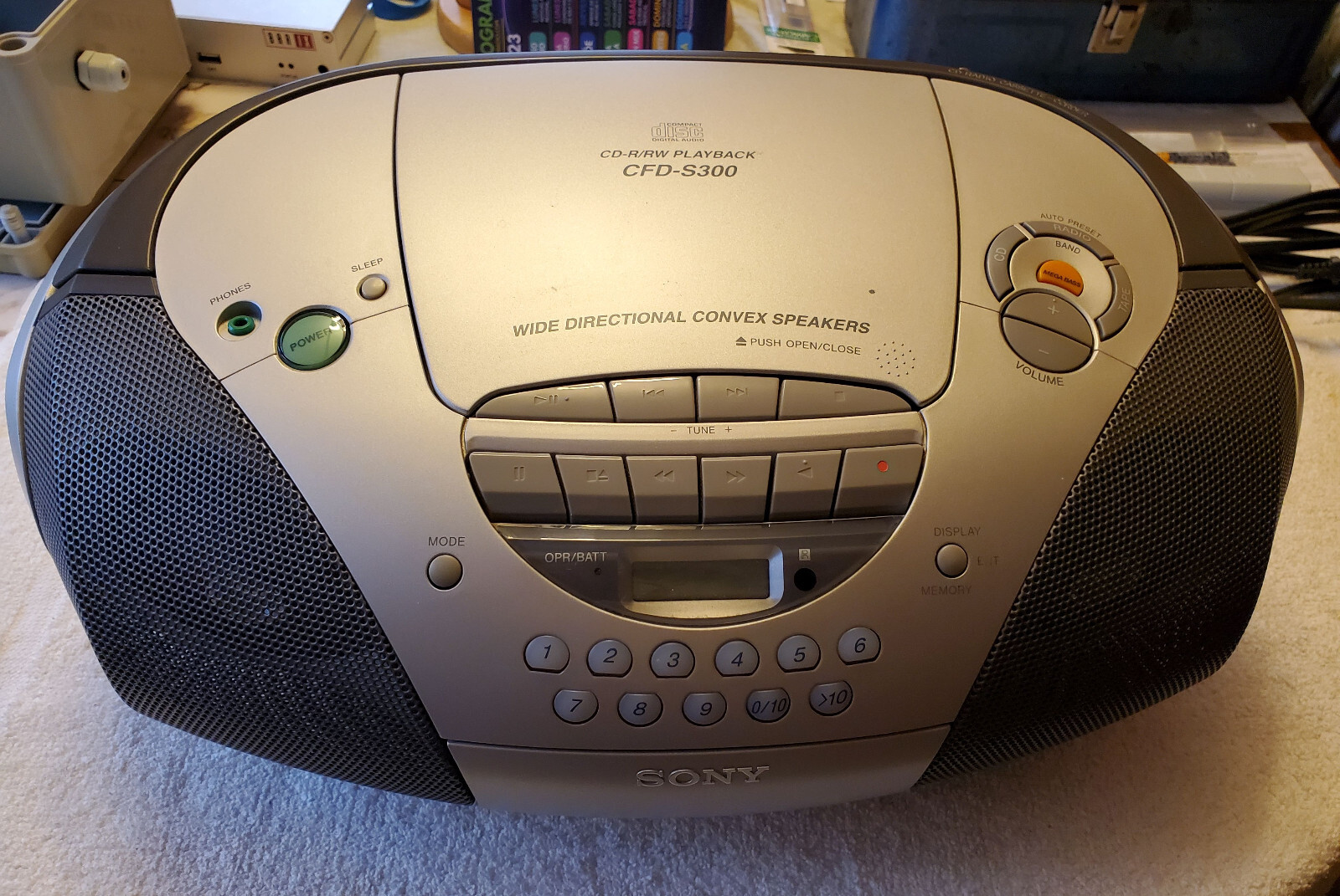 Sony CFD-S300 CD, AM/FM, Cassette Boombox with Box, Original Acces. & Batteries