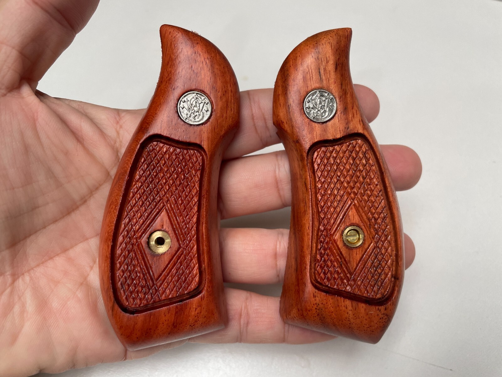 New Beautiful Grip for S&W K/L Frame Round Butt - Classic panel Checker Hardwood