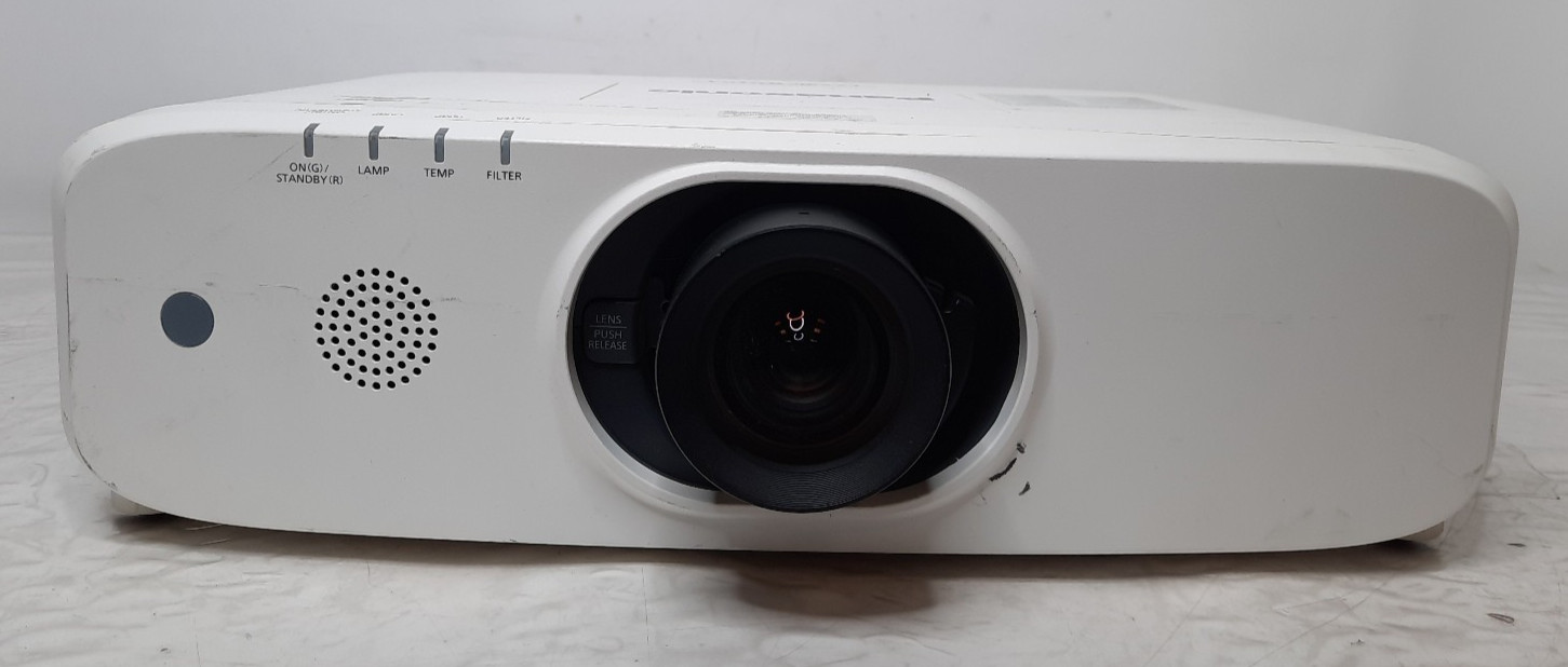 Panasonic PT-EZ590 Full HD WUXGA Projector 2165 Lamp Hours No Filter Cover