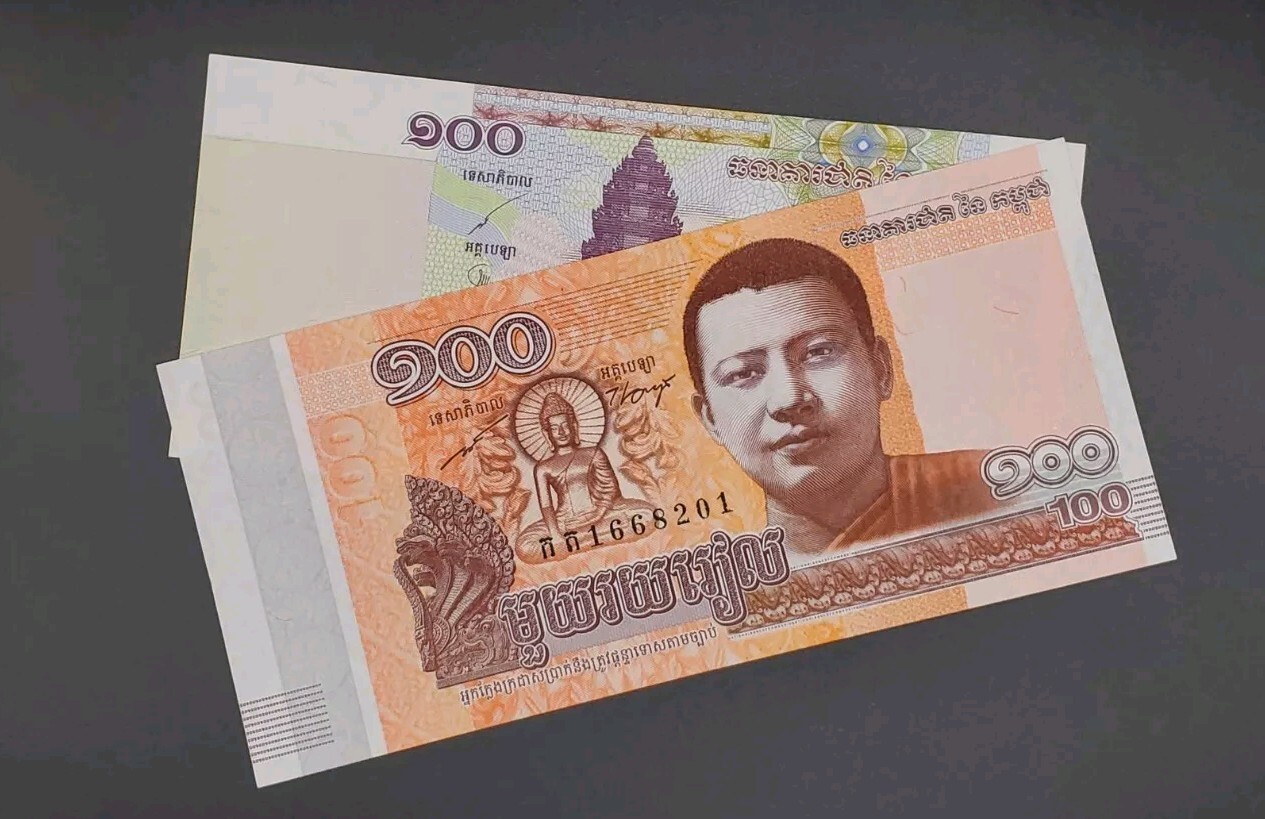 Cambodia banknotes, Set Of 2 100 Riel Bills, 2001 And 2014 Editions