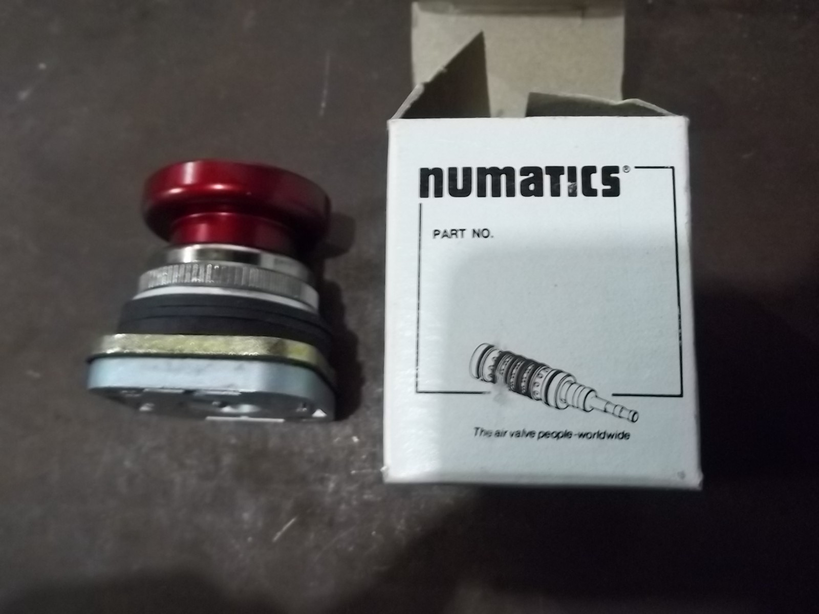 NIB NUMATICS 212-111 PUSHBUTTON OPERATOR ASSEMBLY (WL19-2)