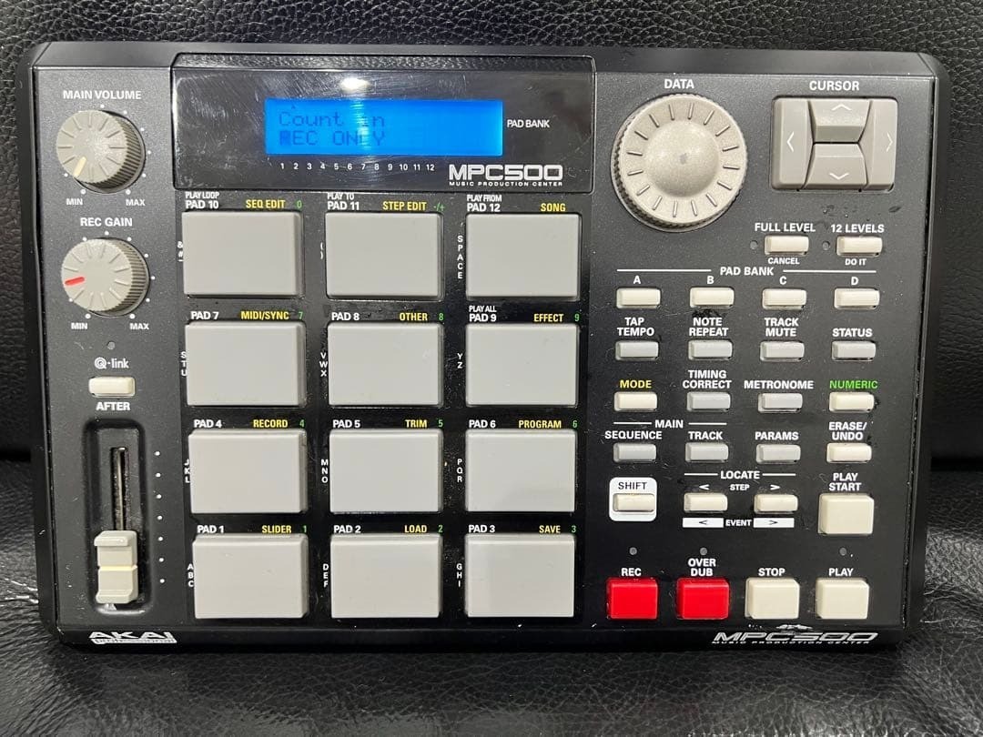 AKAI professional MPC500 Sampler