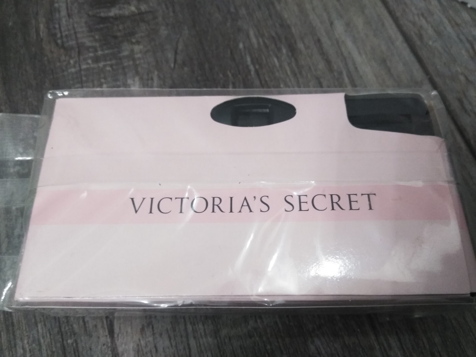 PROMOTIONAL Victoria's Secret 24 exp 400 ISO 35mm Camera with Film (SEALED)